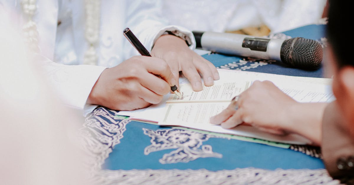 découvrez tout ce qu'il faut savoir sur le contrat de mariage : définition, conditions, avantages et démarches pour bien préparer votre union.